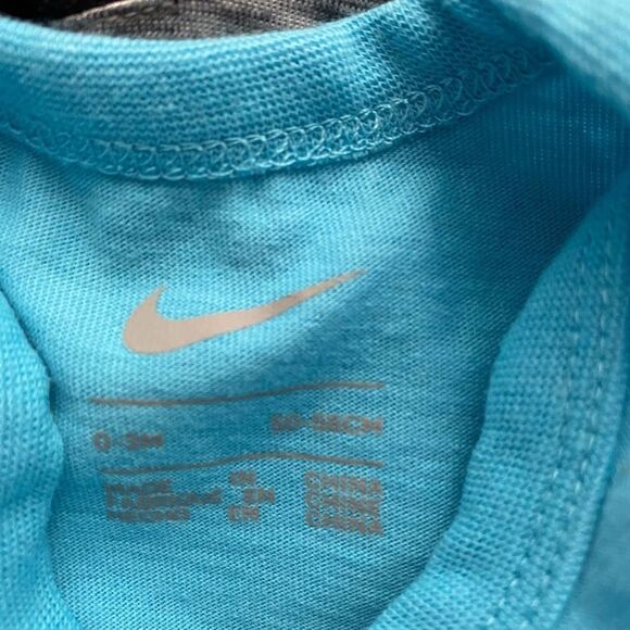 Nike Baby Dri-Fit Jacket & Onesie (0-6 mos) - Picture 2 of 6